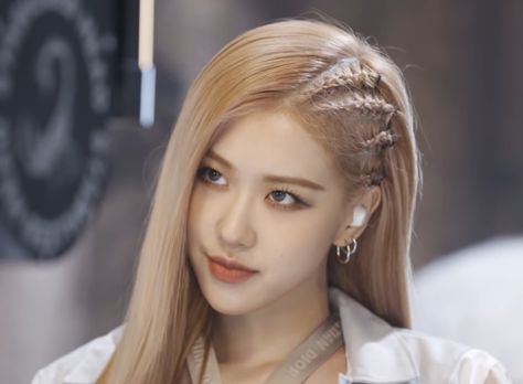 BLACKPINK ROSÉ👑 'KILL THIS LOVE'🔥🔥😍 Kpop Hair, Blackpink Blink, Rose Icon, Rose Hair, Love Rose, Grunge Hair, Rosé Blackpink, Blackpink Photos, Black Pink Kpop