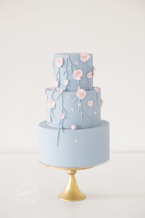 Petit Trianon - WedLuxe Magazine Gray Wedding Cake, Quince Cake, Cake Pics, 16 Birthday Cake, Beach Wedding Cake, Spring Cookies, Fiesta Decorations, Fairy Wedding, Cake Trends