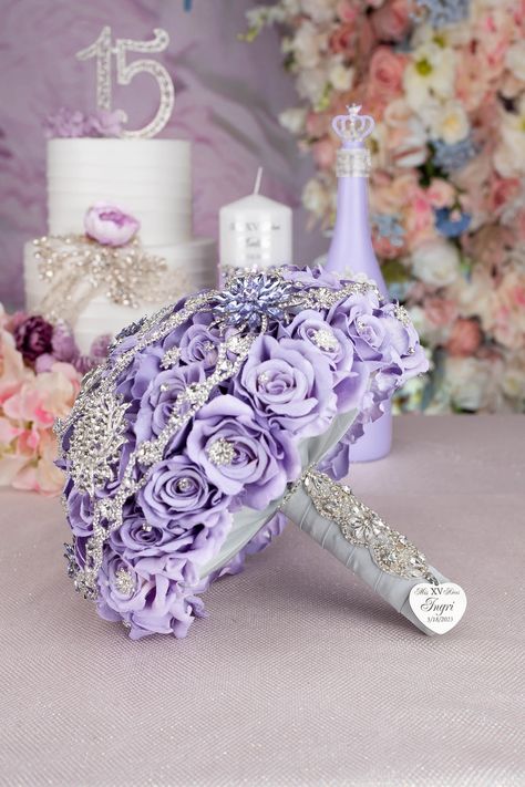 Rapunzel Theme Quinceanera Shoes, Quince Decorations Lavender, Lavender Centerpieces For Quinceanera, Sofia The First Quinceanera, Lavender Quinceanera Decorations Centerpieces, Light Purple Quinceanera Theme Flowers, Purple Quince Bouquet, Lilac Quince, Quince Bouquet Purple