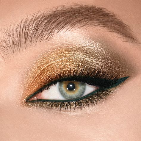 Jewel Tone Eye Makeup, Green Blue Eyes Makeup, Green And White Eye Makeup, Eye Make Up For Green Eyes, Make Up Looks For Green Eyes, Make Up For Green Outfit, Gold Eye Shadow Look, Gold And Green Makeup, Gold And Green Eye Makeup