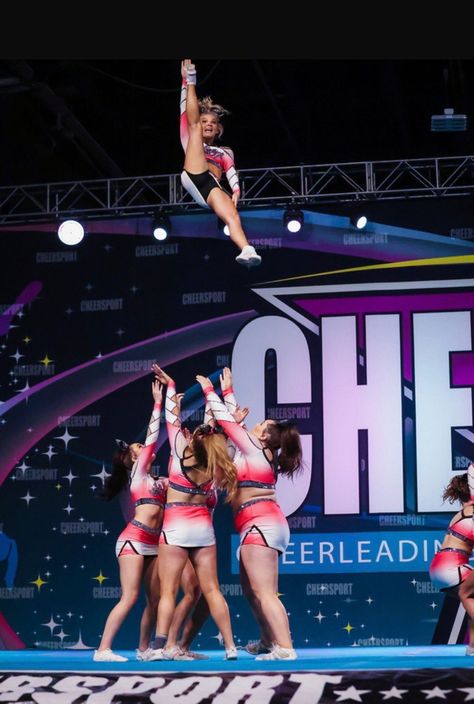 Astetic Cheer Pictures, Cheerleading Astetic, Stunt Pictures, All Star Cheer Aesthetic, Cheerleading Allstar, Cheerleader Aesthetic, Cheer Tips, Cheer Fails, Cheer Goals