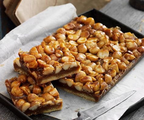 This classic caramel slice with the crunch of macadamias is perfect with that morning or afternoon cuppa. Macadamia Slice, Sweet Slices, Oat Slice, Slice Recipes, Slice Recipe, Caramel Slice, Small Cakes, Slices Recipes, Caramel Recipes