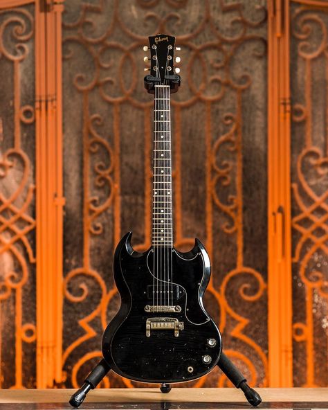 Gibson Sg Junior, Vintage Les Paul, Sg Guitar, Rare Guitars, Les Paul Jr, Electric Guitar Design, Guitar Obsession, Amazing Technology, Gibson Sg