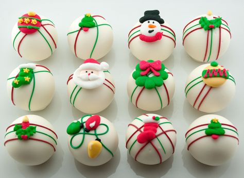 Christmas Cake Balls, Gluten Free Christmas Cake, Cake Ball, Christmas Cake Pops, Gluten Free Christmas, Cupcakes Decorados, Xmas Cake, Creative Desserts, Xmas Food