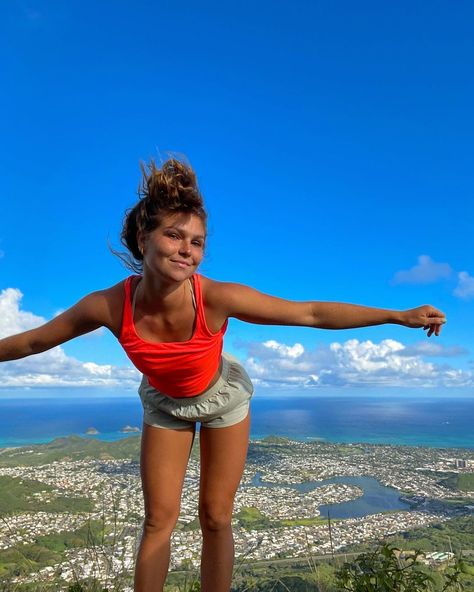 LEXI HIDALGO on Instagram: “Adventure time brothers!” Hawaii Hiking Outfit, Hawaii Bachelorette, Hiking In Hawaii, Hawaii Hiking, Lexi Hidalgo, Hawaii Outfits, Hawaii Life, Bachelorette Trip, Hiking Outfit