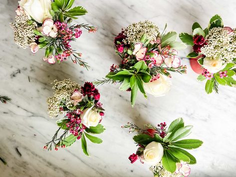 Simple tips to elevate Trader Joe's flowers - We made seven arrangements for under $30 total. Vintage Flower Arrangements, Winter Flower Arrangements, Flowers Last Longer, Small Flower Arrangements, Diy Arrangements, Simple Centerpieces, Flower Arrangements Simple, Cut Flower Garden, Flower Food