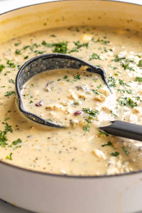 Roasted Poblano Chicken Chili - Girl Gone Gourmet Creamy Chicken Chili, Poblano Chicken, Poblano Soup, Roasted Poblano Peppers, Roasted Poblano, Poblano Peppers, Chicken Chili Recipe, Recipe Girl, White Chicken Chili