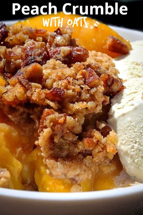 This easy and very popular peach crumble with oats can be made with any other fruit or fruit combination. Versatile, classic and delicious. Peach Cobbler Recipe With Oats, Peach Crumble With Oats, Peaches With Oat Crumble, Peach Oat Crumble, Canned Peach Crumble, Peach Cobbler With Oats, Fruit Desserts Recipes, Fruit Deserts Recipes, Peach Crumble Recipe