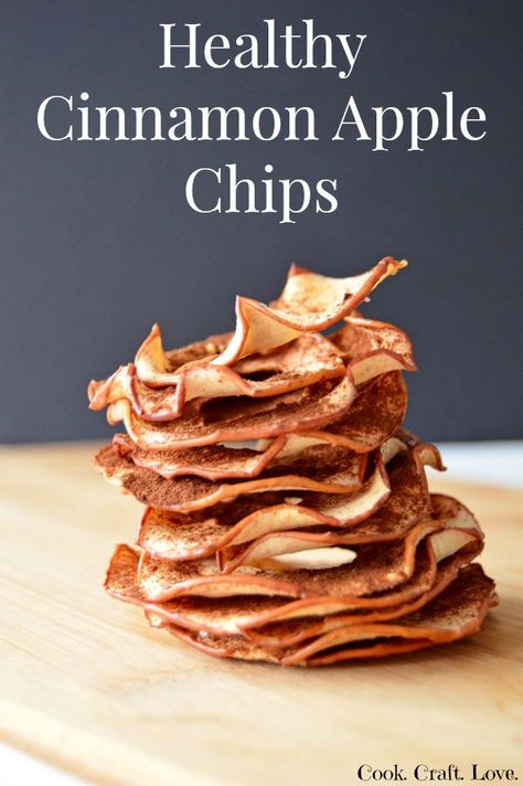 Healthy Apple Chips, Baked Apple Chips Recipe, Oven Baked Apple, Apple Chips Recipe, Apple Crisps, Cinnamon Apple Chips, Chip Recipe, Apple Chips Baked, Apple Recipe