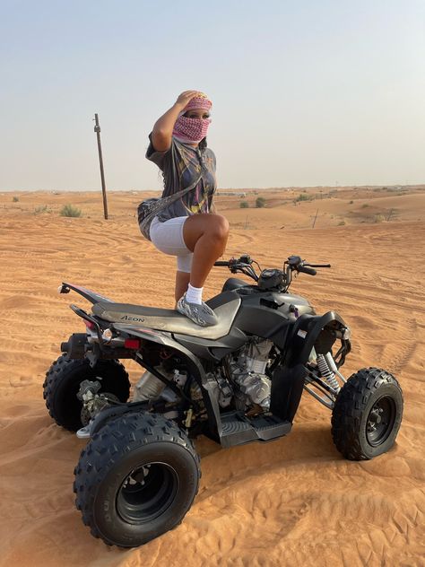 Quadbiking Outfit Ideas, Desert Atv Outfit, Utv Outfit Woman, 4 Wheeler Outfit, Quad Bike Outfit Women, Desert Quad Biking Outfit, Quad Biking Outfit, Cute Atv Riding Outfit, Atv Riding Outfit Vacation