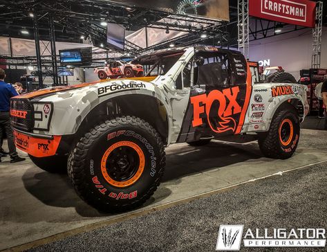 Fox Trophy Truck! 👀👀 #AlligatorPerformance #AlligatorNation #trophytruck #baja500 #baja1000 #dailybadass #truckdaily #allthehorsepowers #truckporn #TruckLife #8Lug Drift Truck Toyota, Radio Control Cars Trucks, Fox Car, Baja Bug Off Road, Dirt Modified Race Cars, Ford Sport, Three Wheeled Car, Monster Truck Racing, Svt Raptor