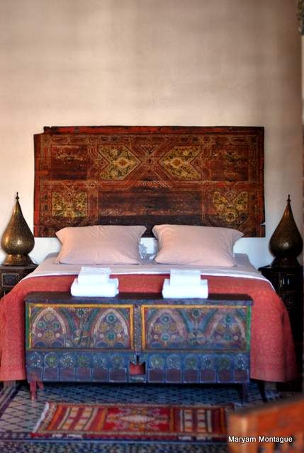 Beautiful headboard! Fez bedroom Moroccan Dresser, Arabic Bedroom, Moroccan Headboard, Moroccan Bed, Boho Bed, Design Marocain, Bedroom Beautiful, Moroccan Inspiration, Moroccan Bedroom