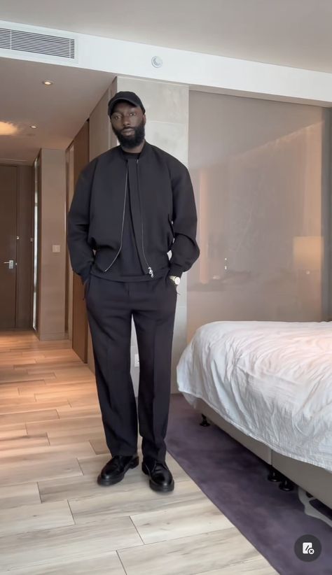 Black Work Outfit Men, All Black Smart Casual Men, Guys All Black Outfit, All Black Minimalist Outfit Men, Black Smart Casual Men’s Outfit, All Black Mens Outfit, Mens All Black Outfit, All Black Outfit Men Turtleneck, Men’s Black Slacks Outfit