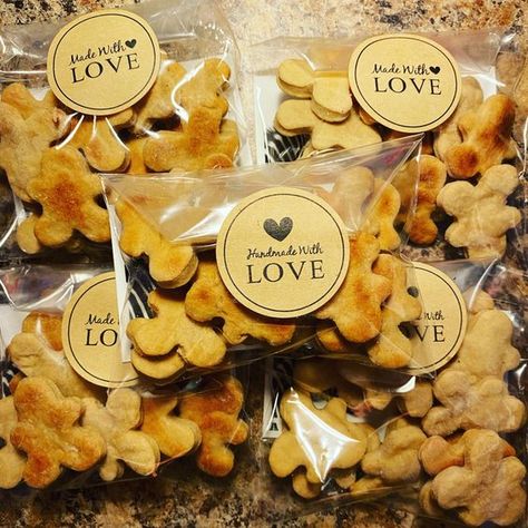 Homemade Dog Treats Packaging, How To Package Homemade Cookies, Dog Cookies Packaging, Packaging For Dog Treats, Homemade Dog Treat Packaging, Packaging Dog Treats To Sell, Dog Treat Stand, Packaging Dog Treats, Dog Treats Packaging Ideas