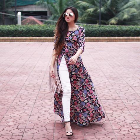 4,678 Likes, 91 Comments - Aashna Shroff | TheSnobJournal (@aashnashroff) on Instagram: “Strutting it out in this @missa_more_clothing top! (Jeans and bag from @hm, shoes from @forever21,…” Long Kurti Design, Hm Shoes, Punjabi Suit Design, डिजाइनर कपड़े, Long Kurti, Long Kurti Designs, Top Jeans, Salwar Kamiz, Kurti Design