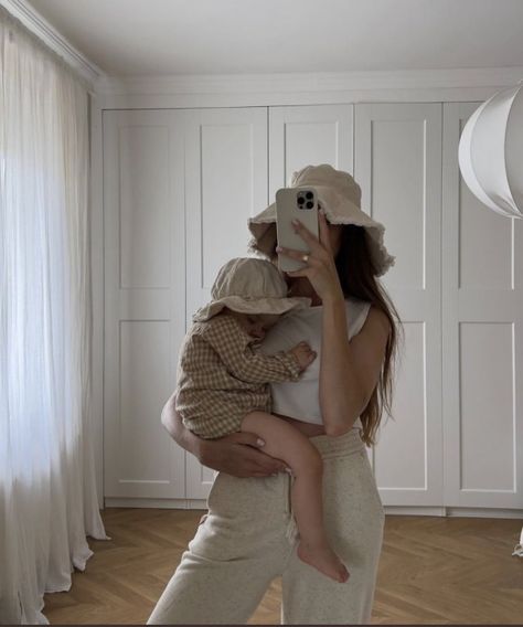 Mom Style Aesthetic, Stay At Home Mum Aesthetic, Neutral Mom Aesthetic, Mom And Baby Girl Aesthetic, Teen Mum Aesthetic, Young Mother Aesthetic, Beige Mom Aesthetic, Worst Aesthetic, Mommy And Daughter Aesthetic