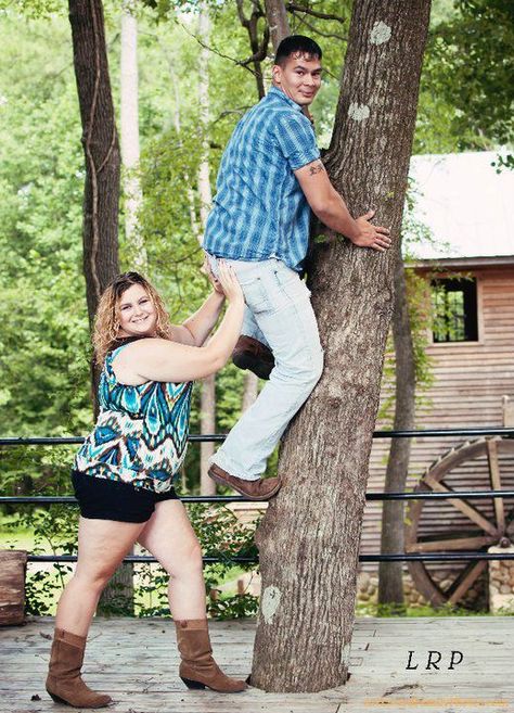 pretty sure every couple should do an engagement pic like this :) Akward Family Photos, Awkward Family Pictures, Awkward Family Portraits, Funny Couple Poses, Funny Family Photos, Funny Couple Pictures, Awkward Photos, Awkward Family Photos, Bad Photos