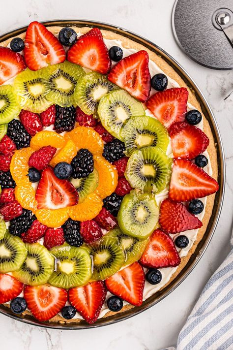 Pizza For Wedding, Breakfast Brownies, Buttery Cookie, Freezing Fruit, Chocolate Cobbler, Creamy Frosting, Fruit Pizza Recipe, Fruit Cookies, Fruit Toppings