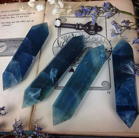 Blue Crystal Aesthetic, Blue Crystals Aesthetic, Blue Witch Aesthetic, Dragonborn Aesthetic, Arcana Aesthetic, Ravenclaw Girl, Blue Academia, Stile Harry Potter, Aesthetic Image