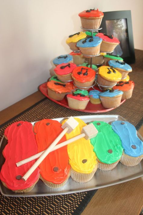 Xylophone cake and music note cupcakes. Would be cute for a 1st birthday! Xylophone Cake, Party Food 1st Birthday, Music Birthday Party Theme, Music Note Cupcakes, Musical Birthday Party, Toddler Birthday Cakes, Music Birthday Party, Music Theme Birthday, Music Themed Parties