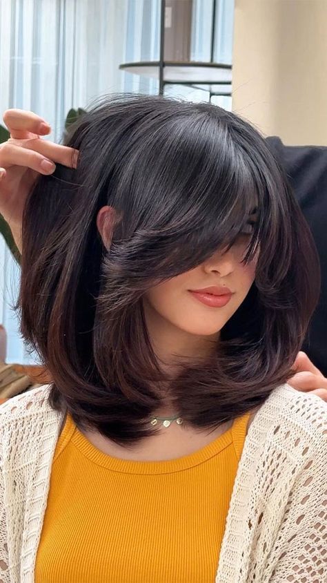 Sleek Short Hair, Haircuts For Medium Length Hair, Layered Haircuts For Medium Hair, Hair Inspiration Short, Hairstyles For Layered Hair, Haircuts For Wavy Hair, Women's Hairstyles, Peinados Fáciles Para Cabello Corto, Short Hair Styles For Round Faces