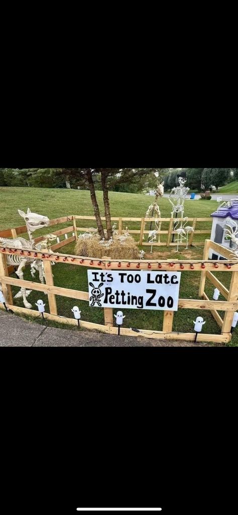 Halloween Trunk Or Treat, Trunk Or Treat Ideas, Treat Ideas, Trunk Or Treat, Halloween 2024, Outdoor Halloween, Halloween Outdoor Decorations, Zoo Animals, Trunk