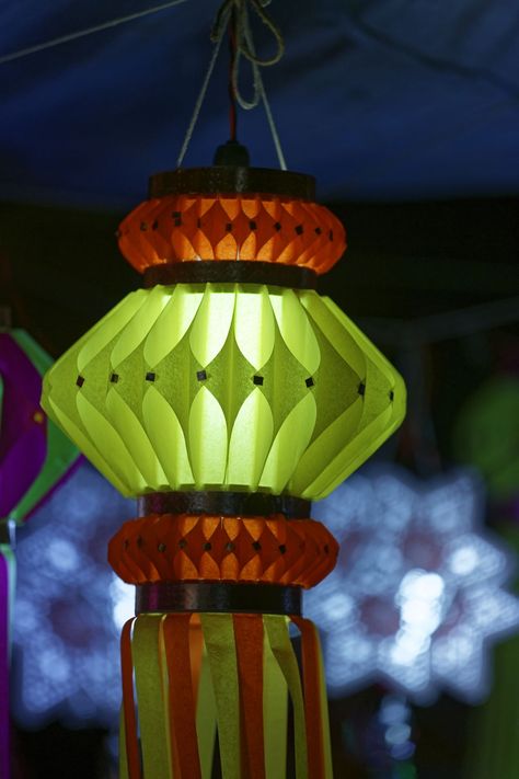 Get Crafty With These Easy and Incredible Homemade Craft Ideas Akashkandil For Diwali Handmade, Diwali Lanterns Handmade, Vesak Lantern Ideas, Lantern Ideas Decorative, Diwali Lamps Handmade, Lamp Craft Ideas, Diwali Lanterns Diy How To Make, Homemade Craft Ideas, Diy Diwali Lanterns