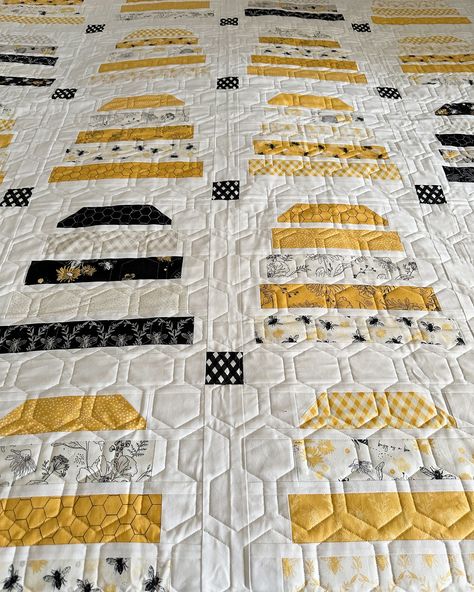 “If you want to gather honey, don’t kick over the beehive.” -Abraham Lincoln The honeycomb quilting on this beehive quilt from @rchandmade is too yummy!😋 Always remember, “bee” kind to yourself and others.🐝💛 #beehivequilt #quiltersofinstagram #longarmquiltingservices #sterlingquiltco #sterlingquiltcompany Honeycomb Quilt Pattern, Bumblebee Quilt, Beehive Quilt, Honeycomb Quilt, Bee Quilt, Puff Quilt, 2024 Inspiration, Bee Kind, Bee Art