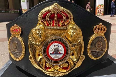 Loma-Linares winner to get special belt: The World Boxing Association (WBA) has unveiled a special… #BoxingNews #WBA #boxing #allthebelts Johnny Tapia, Ufc Belt, Belt Display, Boxing Posters, Champions Of The World, Boxing Champions, Royal Jewels, April 11, Professional Wrestling