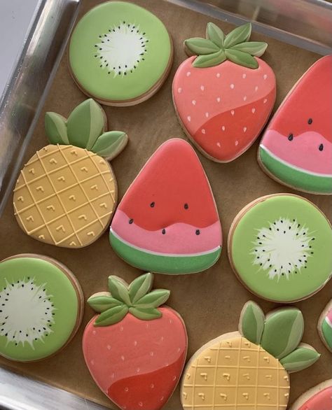 Fruit Sugar Cookies, Summer Sugar Cookies, Watermelon Cookies, Royal Icing Cookies Recipe, Watermelon Pizza, Pineapple Cookies, Bee Sweet, Cookie Decoration, Fruit Cookies