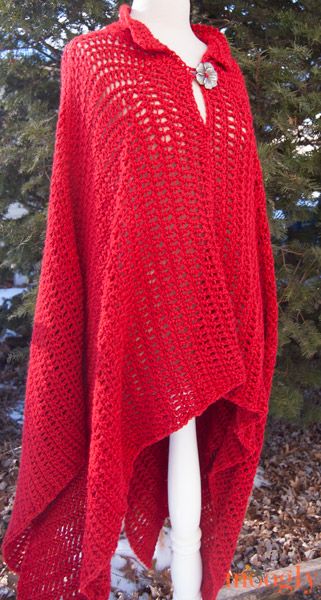 BEAUTIFUL Fairy Tale Poncho crocheted by Moogly (blog) in Lion Brand's Heartland yarn, gives a lovely drape. Diy Tricot, Crochet Cape, Crochet Poncho Free Pattern, Crochet Fairy, Crochet Poncho Patterns, Crochet Shawls And Wraps, Poncho Pattern, Crochet Coat, Shawl Patterns