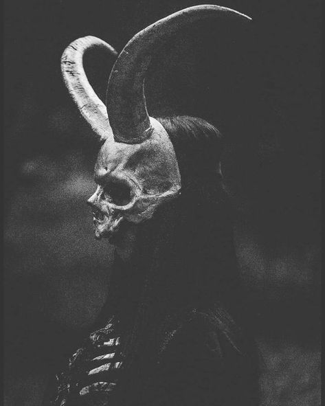 Images Terrifiantes, Demon Aesthetic, Occult Art, Gothic Aesthetic, Witch Aesthetic, Creepy Art, Arte Fantasy, Dark Photography, 영감을 주는 캐릭터