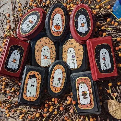 Mini Ghost Portraits Hand-painted on Wood - Etsy Whimsical Diy Decor, Mini Halloween Paintings, Painting Ideas For Family, Autumn Watercolour, Mini Ghost, Ghost Painting, Little Ghost, Fall Halloween Crafts, Acrylic On Wood