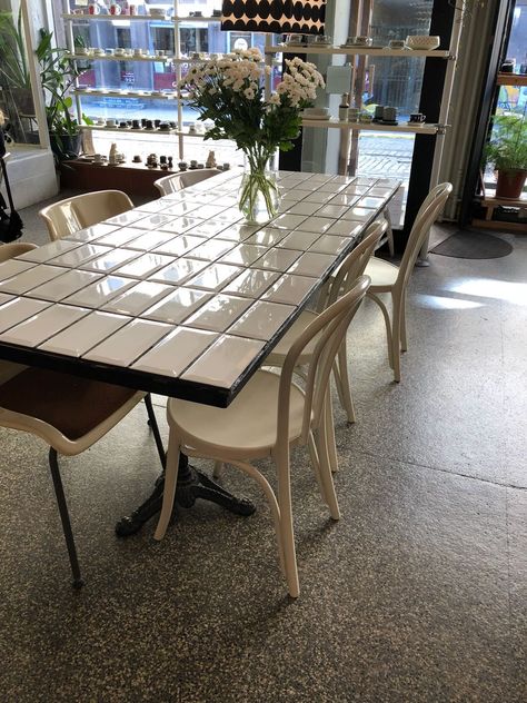 Tiled Dining Table, Tile Dining Table, Tile Tables, 80s Interior, Diy Outdoor Table, Tile Furniture, Tile Table, Diy Dining Table, Using Chalk Paint