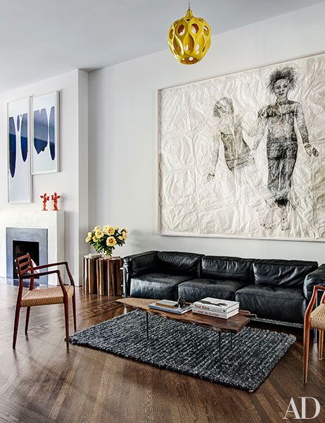 Jewelry Designer Ippolita Rostagno's Stylish Brooklyn Brownstone Photos | Architectural Digest Black Leather Sofa Living, Black Leather Couch Living Room, Modern Living Room Black, Black Couch Living Room, Black Sofa Living Room, Black Leather Couch, Leather Sofa Living, Leather Couches, Leather Couches Living Room