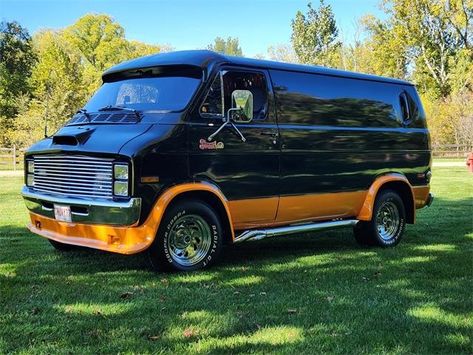 Dodge Van For Sale, Custom Vans For Sale, Dodge Ram Power Wagon, Dodge Tradesman, Van Windows, Dakota Truck, Pickup Trucks For Sale, Old School Vans, Dodge Van