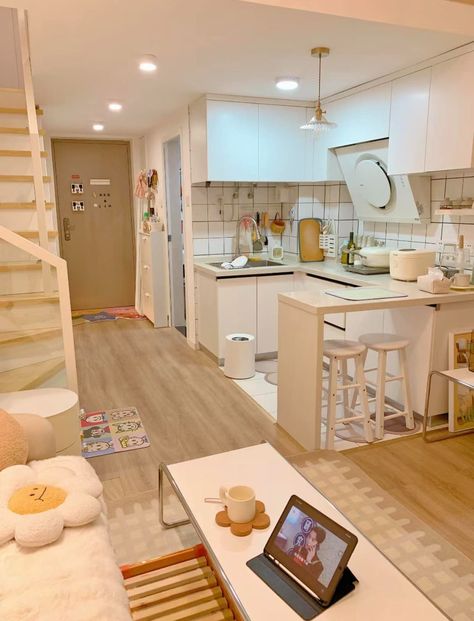 Loft Apartments Korean, Cute Tiny Apartment Ideas, Korean Apartment Decor, Cute Korean Apartment Interior, Bloxburg Korean Apartment, Korea Appartement, Korea House Interior, Tokyo Apartment Aesthetic Interior, Korean Style House Interiors