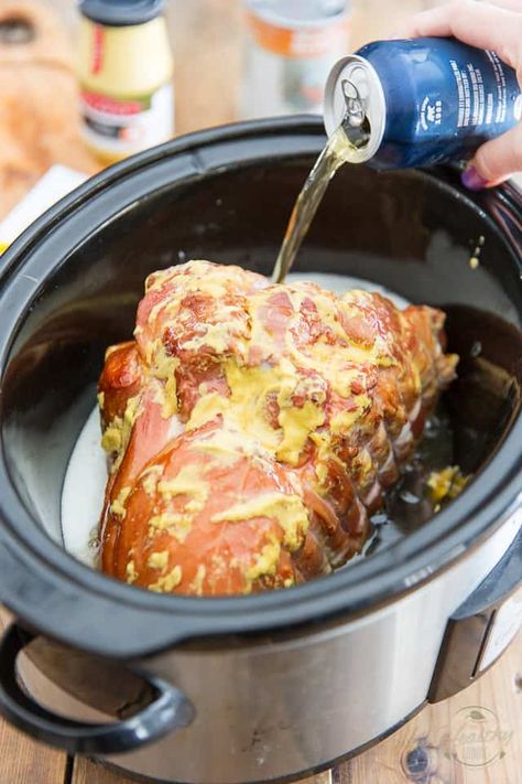 A smoked ham basted with Dijon mustard, placed in a slow cooker in which beer is being poured Slow Cooker Smoked Ham, Pineapple Beer, Ham Roast, Ham Recipes Crockpot, Slow Cooker Ham Recipes, Smoked Ham Recipe, Ham Pineapple, Holiday Ham Recipes, Crockpot Roast Recipes