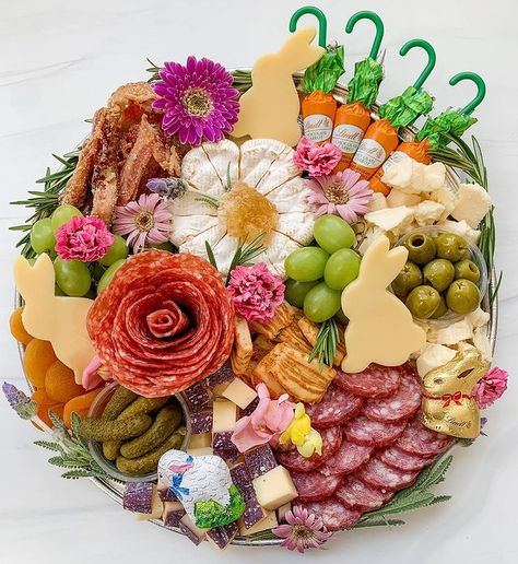 30+ Cute Easter Charcuterie Boards Everyone Will Enjoy! - Prada & Pearls Brunch Boards, Easter Charcuterie, Easter Buffet, Edible Ideas, Charcuterie Cups, Easter Things, Easter Party Food, Easter Appetizers, Easter Lunch