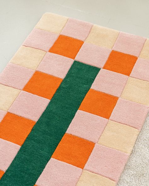 With this rug, you won't need to draw another hopscotch anymore! Nathalie Du Pasquier, Retro Rugs, Rug Ideas, Cream Rug, Bathroom Mat, Perfect Rug, Rugs And Carpet, Decor Rustic, Geometric Rug