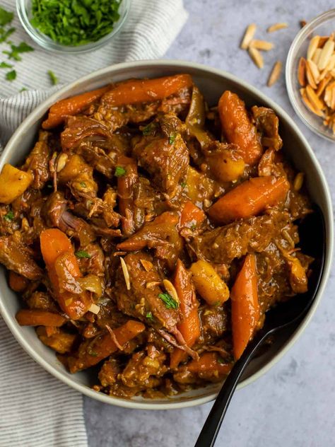 Slow Cooker Lamb Tagine (Moroccan Lamb Stew) - Danas Table Lamb Stew Slow Cooker, Moroccan Lamb Stew, Crockpot Lamb, Lamb Tagine Recipe, Tajin Recipes, Moroccan Stew, Lamb Tagine, Lamb Stew Recipes, Hearty Stew