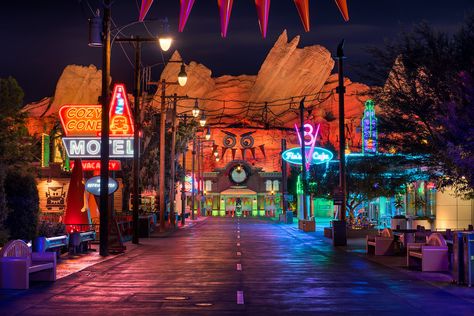 Cars Land | On my way out of Cars Land there must have been … | Flickr Cars Land Disneyland, Cars The Movie, Disneyland Aesthetic, Disney Cars Wallpaper, Cars Disney Pixar, Disneyland California Adventure, Radiator Springs, Car Backgrounds, Cars Land