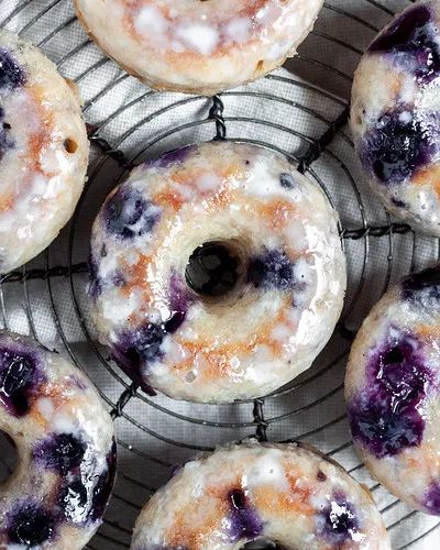 Cake Donuts Baked, Blueberry Muffin Topping, Things To Bake, Blueberry Cake Donuts, Baked Donut, Blueberry Donuts, Homemade Donuts Recipe, Baked Donut Recipes, Vanilla Glaze