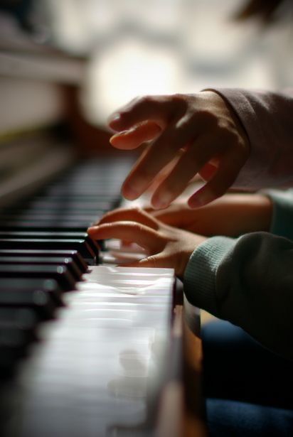 Piano Wallpaper, Piano Photography, Teacher Aesthetic, Playing The Piano, Between Two Worlds, Piano Player, Piano Teaching, Piano Teacher, Playing Piano