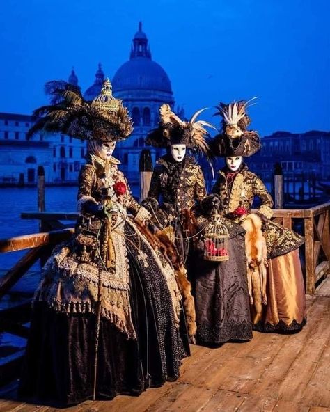 Venice ❤ carnival 7 Things Venice Is Famous For -- 👉 http://bit.ly/3eBSklo Italian Carnival, Venetian Costumes, Venice Carnivale, Venice Carnival Costumes, Venetian Carnival Masks, Carnival Of Venice, Venice Carnival, Venetian Masquerade, Film Photography 35mm