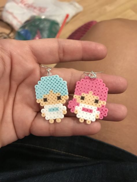 Kiki And Lala Perler Beads, Perler Beads Designs Earrings, Kawaii Beads Pattern, Sanrio Pearl Beads Pattern, Sanrio Melty Beads, Perler Bead Kawaii Pattern, Pearl Beads Idea, Kawaii Pearl Beads, Melty Bead Patterns Easy