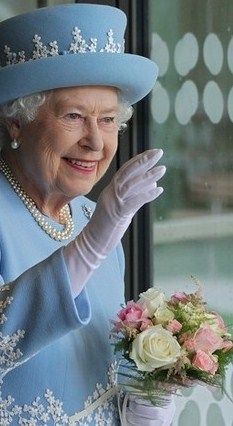 The Queen Of England, Queen Hat, Carriage Driving, Rainha Elizabeth Ii, Queen E, Hm The Queen, Lady Louise Windsor, Reine Elizabeth, Queen Outfit