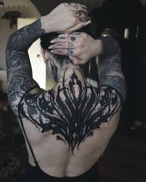 Dark Tattoo Ideas, Gotik Tattoo, Backpiece Tattoo, Blackout Tattoo, Dark Art Tattoo, Tattoed Girls, Back Tattoo Women, Dark Tattoo, Feminine Tattoos