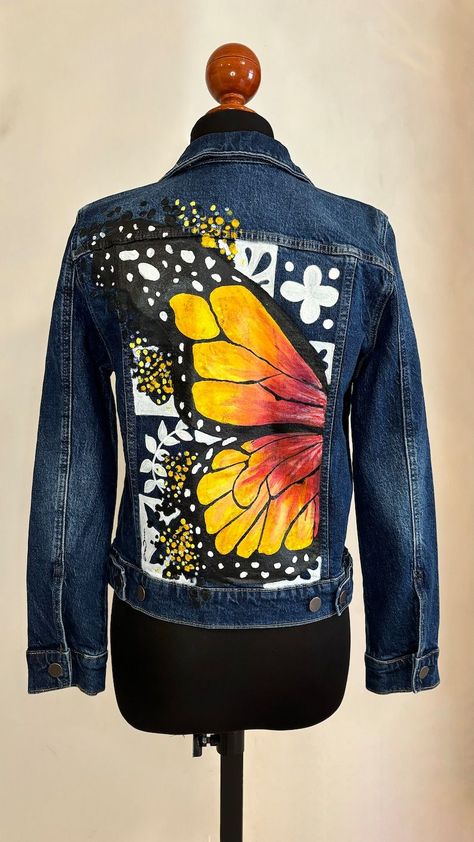 Jean Jacket Painting Ideas, Leather Jacket Painting, Custom Painted Clothes, Painting On Denim, Hand Painted Denim, Upcycled Denim Jacket, Diy Denim Jacket, Personalized Jacket, Custom Denim Jacket