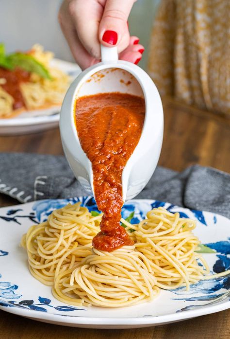 Hearty Meatless Spaghetti Sauce No Meat Spaghetti Sauce, Meatless Spaghetti Sauce, Spaghetti Sauce No Meat Recipe, Homemade Veggie Spaghetti Sauce, Homemade Meatless Spaghetti Sauce, Meatless Spaghetti, Meatless Spaghetti Recipes, Spaghetti Sauce Whole Peeled Tomatoes, Types Of Pasta Sauce